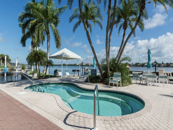 Beachside resort Garden View